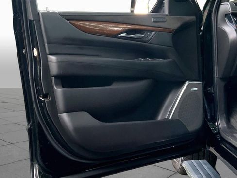 Used 2019 Cadillac Escalade ESV Premium Luxury w/ Escalade Sport Edition AWD/4WD image 22
