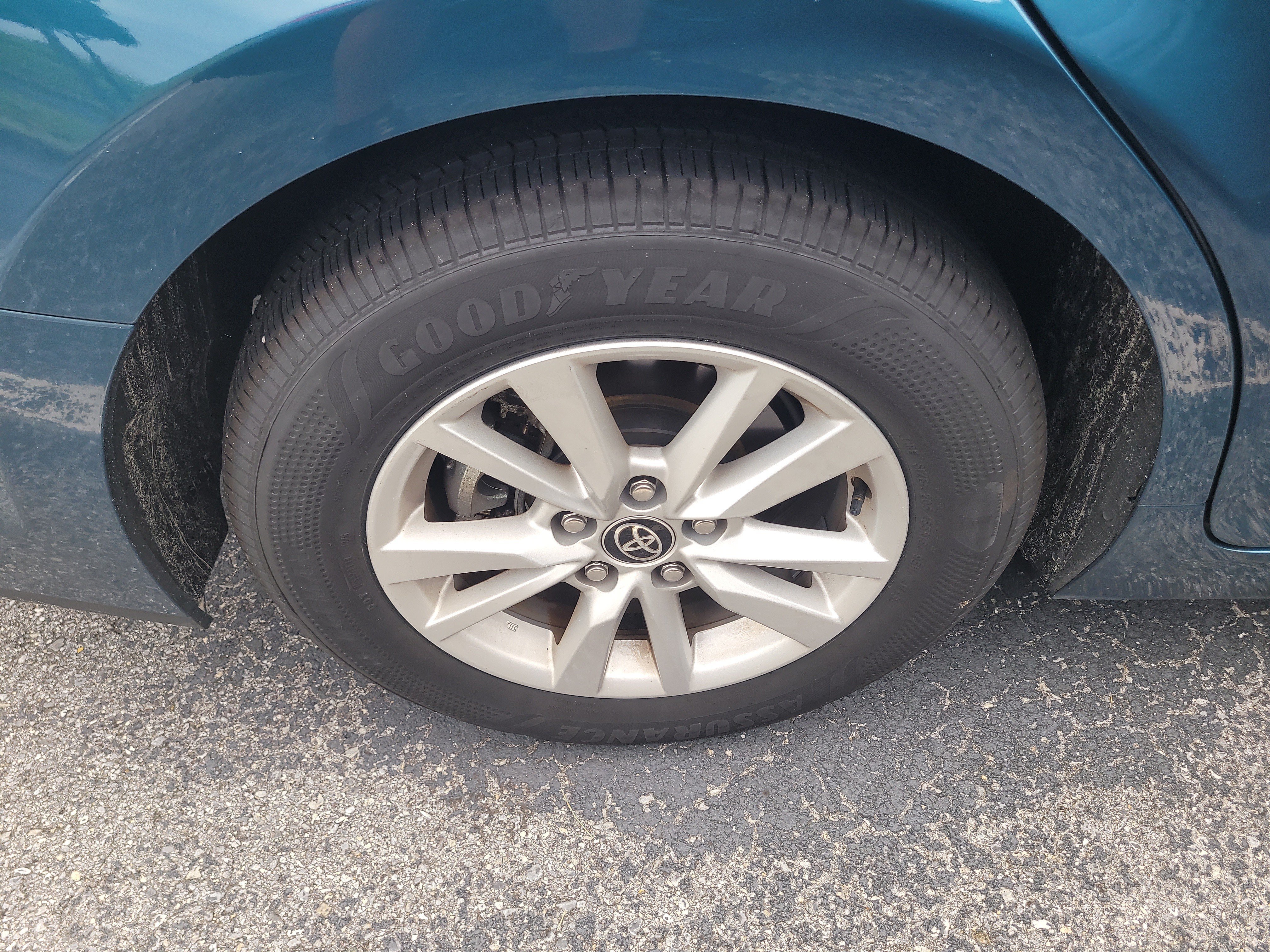 Used 2025 Toyota Camry LE FWD image 8