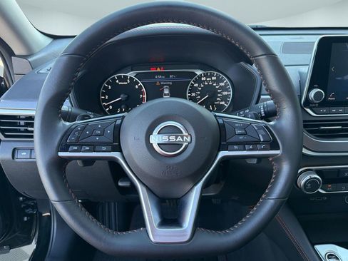 Used 2023 Nissan Altima 2.5 SR FWD image 15