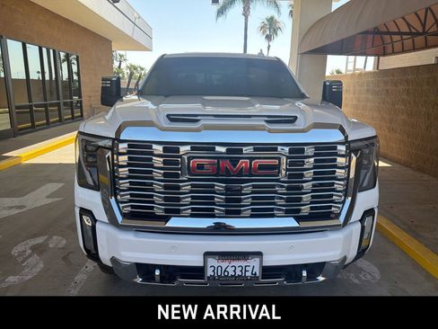 Used 2025 GMC Sierra 3500 Denali w/ Denali Reserve Package AWD/4WD image 4