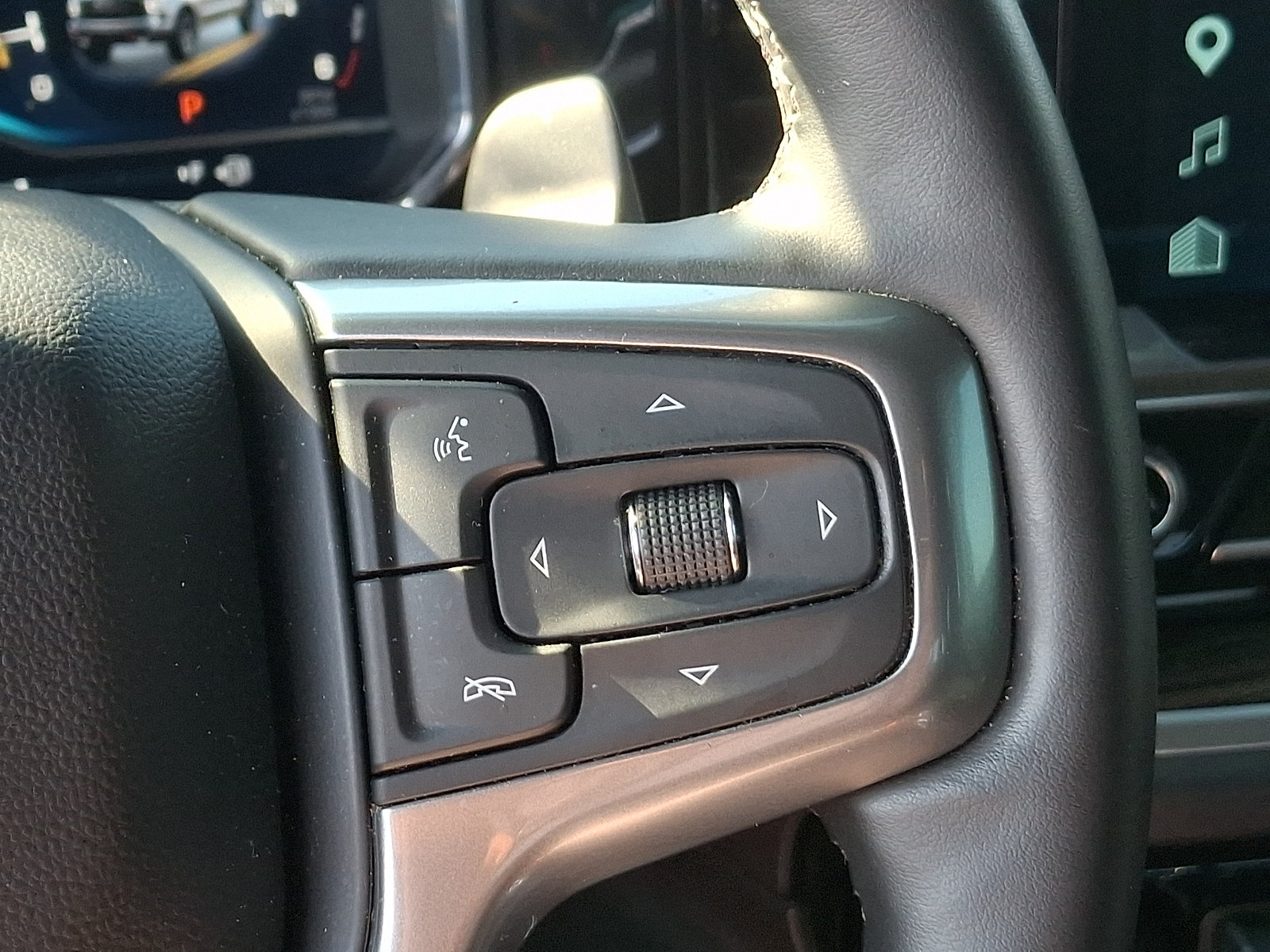 Used 2025 Chevrolet Silverado 1500 LT Trail Boss w/ Convenience Package II AWD/4WD image 23
