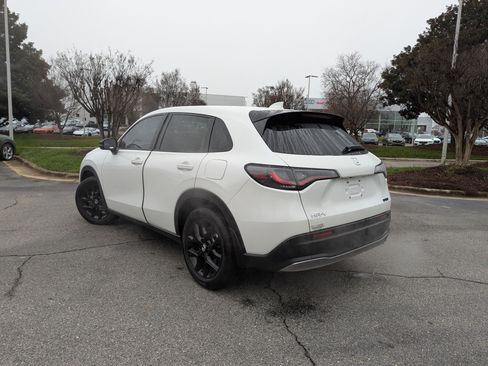 Used 2023 Honda HR-V Sport image 7
