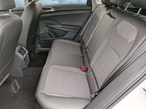 New 2026 Volkswagen Taos SE FWD image 14