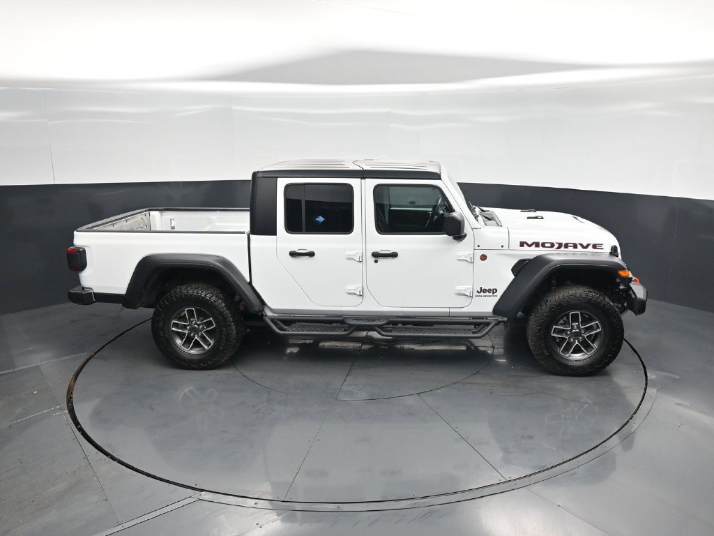 Used 2024 Jeep Gladiator Mojave AWD/4WD image 55