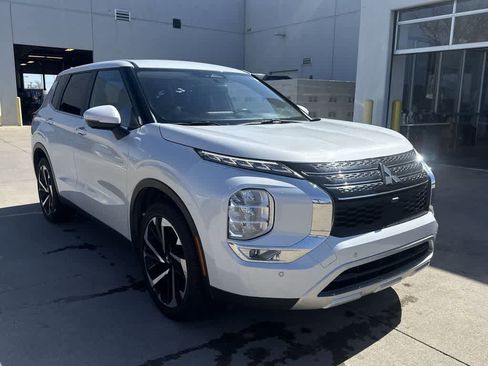 Used 2024 Mitsubishi Outlander SE image 6