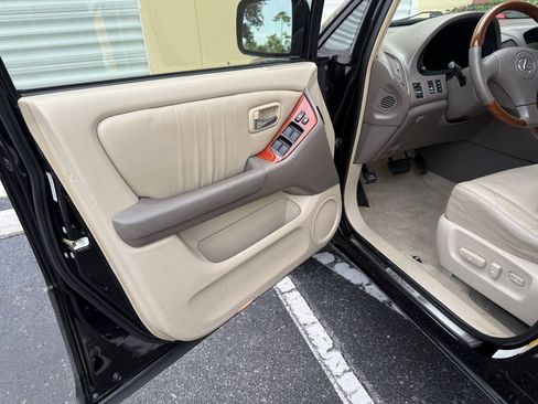 Used 2002 Lexus RX 300 FWD image 11