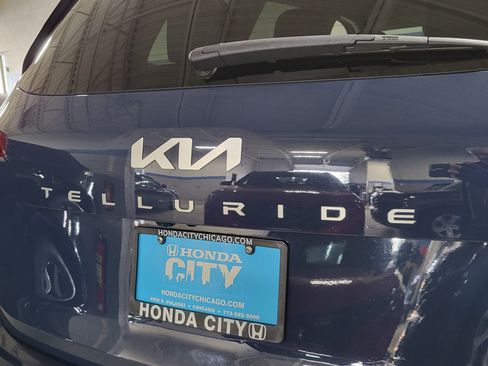 Used 2023 Kia Telluride S AWD/4WD image 7