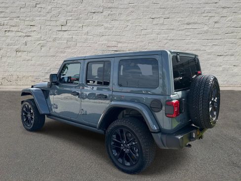 Used 2025 Jeep Wrangler Unlimited Sahara AWD/4WD image 3