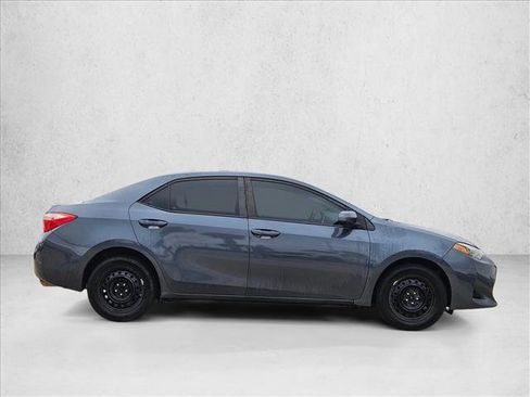 Used 2018 Toyota Corolla LE image 4