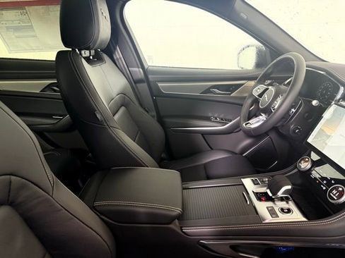 Used 2025 Jaguar F-PACE R-Dynamic S image 36