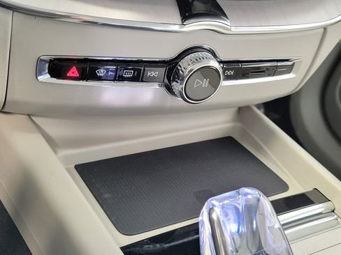 New 2026 Volvo XC60 T8 Ultra w/ Protection Package Premier image 17