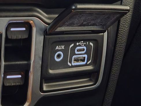 Used 2020 Jeep Gladiator Rubicon AWD/4WD image 32
