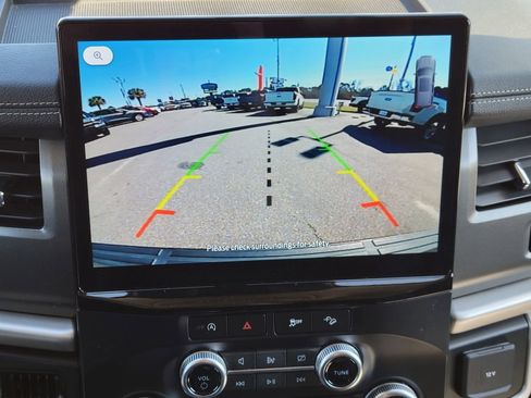 Used 2024 Ford Expedition XLT image 25