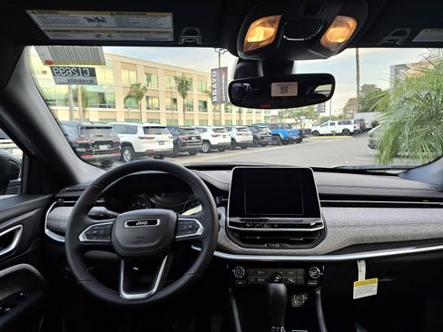 New 2026 Jeep Compass Latitude image 25