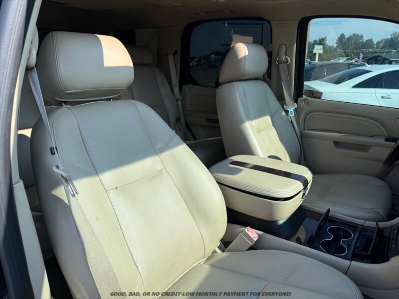 Used 2010 Cadillac Escalade Premium AWD/4WD image 22