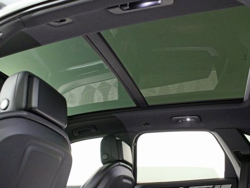 Certified 2025 Porsche Cayenne AWD/4WD image 19