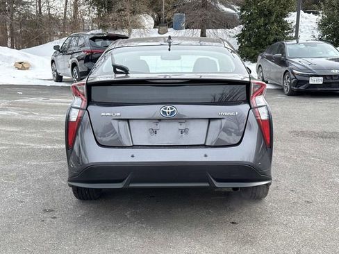 Used 2018 Toyota Prius Four Touring image 3
