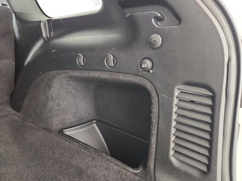 Used 2018 Jeep Grand Cherokee Altitude image 31