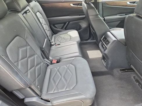 Used 2025 Volkswagen Atlas SE FWD image 30
