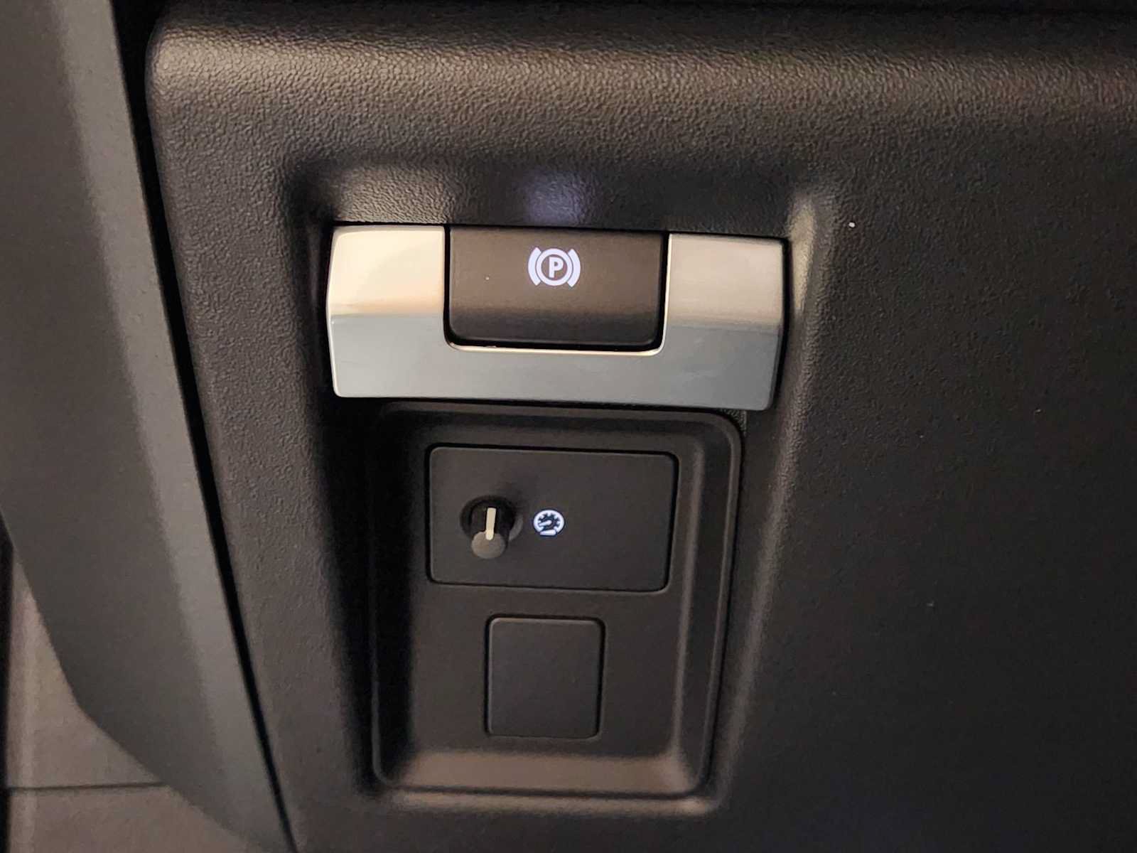 New 2026 Land Rover Defender 110 S AWD/4WD image 21