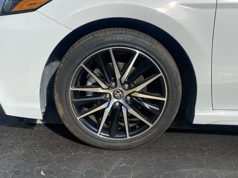 Used 2024 Toyota Camry SE image 10