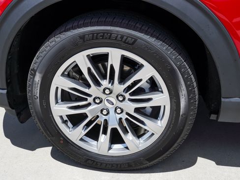 Used 2025 Ford Explorer Platinum AWD/4WD image 12