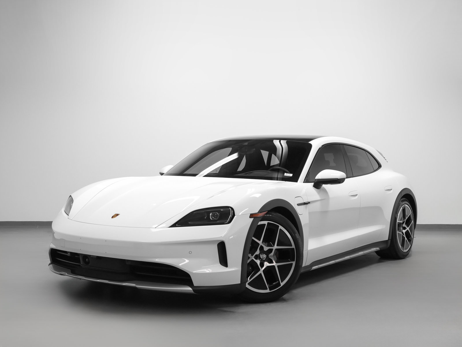 Certified 2025 Porsche Taycan 4 Cross Turismo w/ Premium Package AWD/4WD image 1