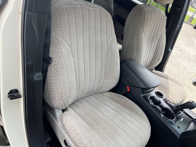 Used 2018 Ford Explorer XLT w/ Equipment Group 201A FWD image 28