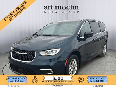 Used 2025 Chrysler Pacifica Select