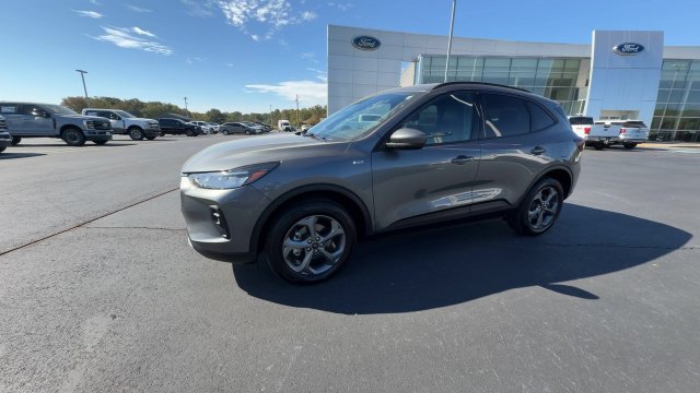 Certified 2025 Ford Escape ST-Line Select AWD/4WD image 4