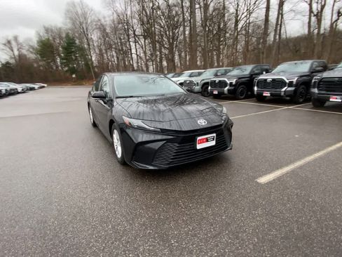 Used 2025 Toyota Camry LE image 12
