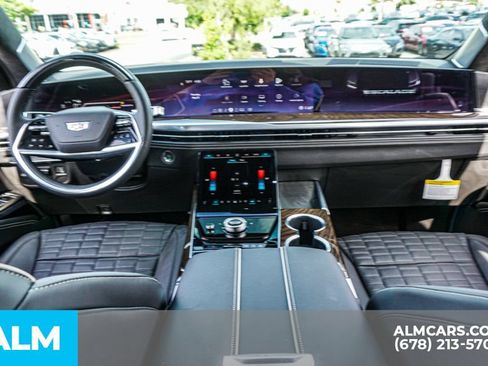 Used 2026 Cadillac Escalade ESV Platinum Sport w/ LPO, ONYX Package AWD/4WD image 30