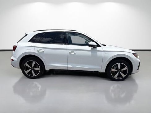 Used 2023 Audi Q5 2.0T Premium Plus w/ Premium Plus Package AWD/4WD image 2