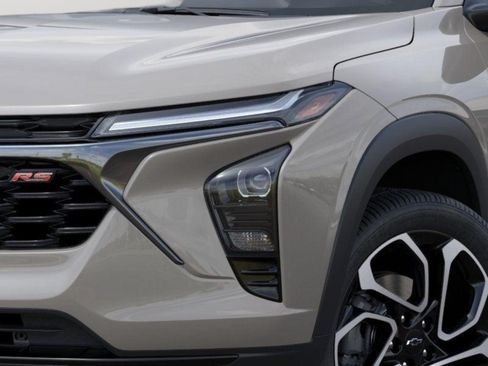 New 2026 Chevrolet Trax RS w/ Sunroof Package FWD image 11