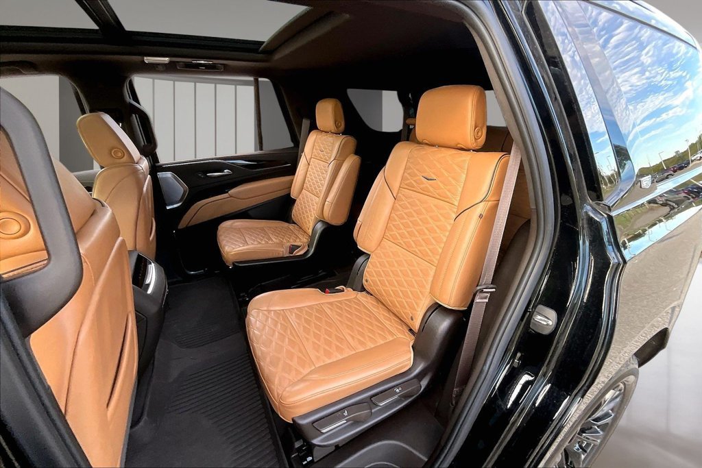 Used 2023 Cadillac Escalade Sport w/ LPO, ONYX Package AWD/4WD image 28