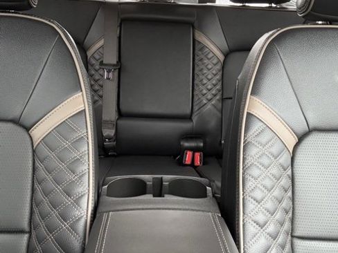 Used 2025 GMC Canyon Denali image 38