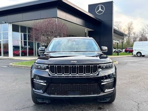 Used 2023 Jeep Grand Cherokee Limited w/ Luxury Tech Group II AWD/4WD image 2
