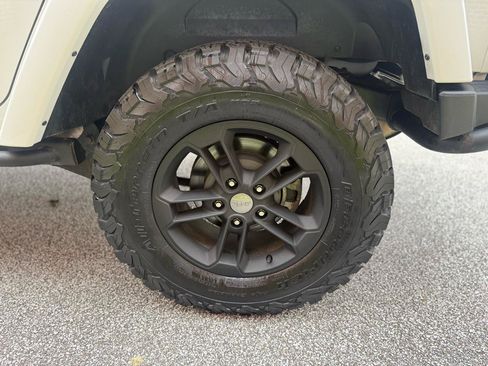 Used 2017 Jeep Wrangler Unlimited Sahara AWD/4WD image 44