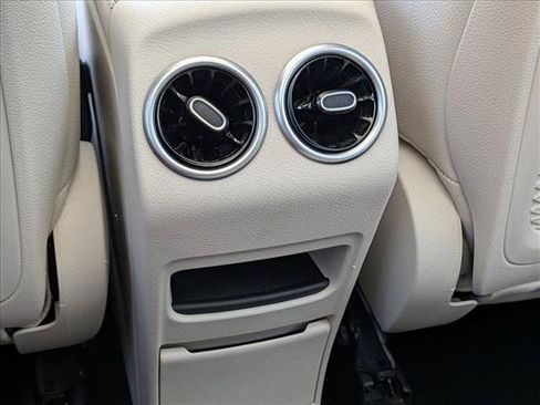 Used 2023 Mercedes-Benz GLB 250 4MATIC image 19
