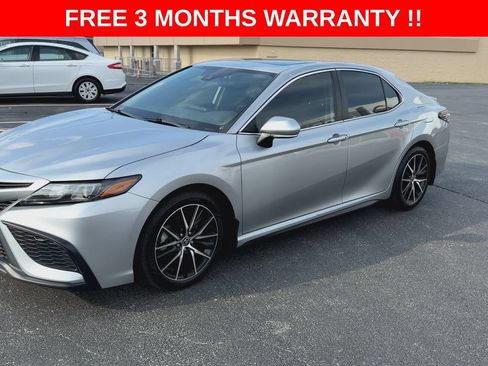 Used 2023 Toyota Camry SE w/ Cold Weather Package FWD image 4