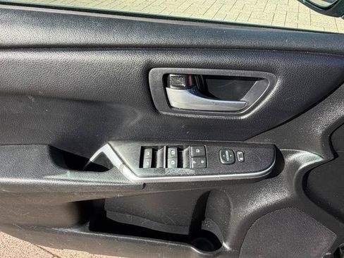 Used 2017 Toyota Camry SE FWD image 25