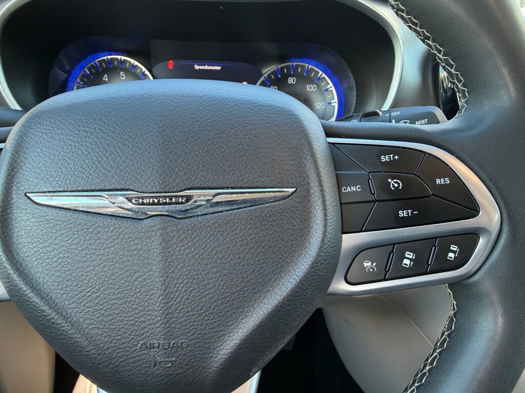 Used 2024 Chrysler Pacifica Touring-L FWD image 19