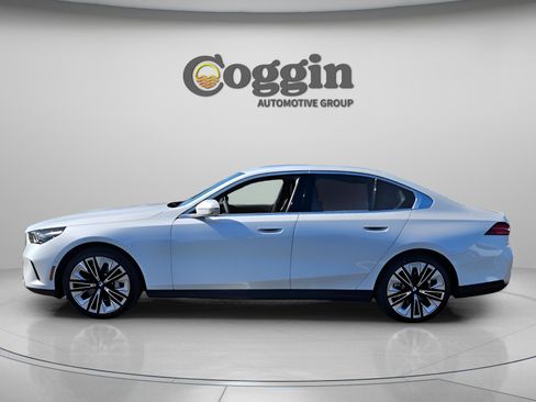New 2026 BMW 530i w/ M Sport Package RWD image 3