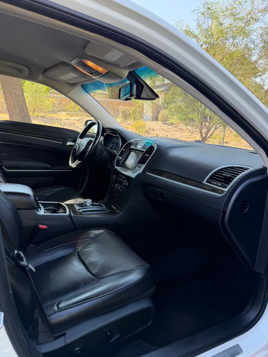 Used 2019 Chrysler 300 Limited AWD/4WD image 11