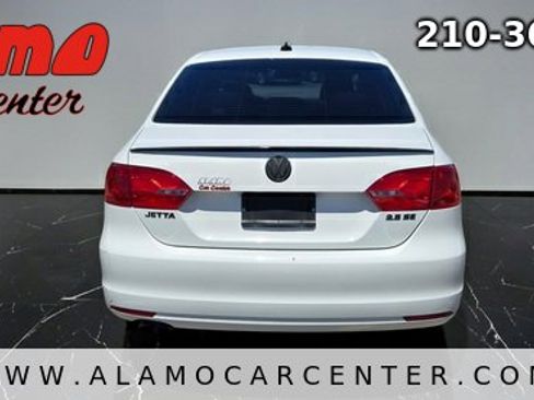 Used 2011 Volkswagen Jetta SE image 4