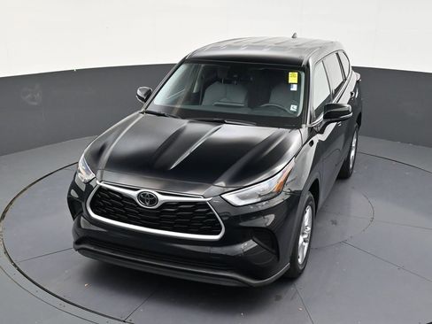Used 2022 Toyota Highlander L FWD image 20