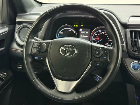 Used 2017 Toyota RAV4 SE image 15