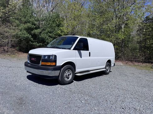 Used 2024 GMC Savana 2500 w/ Driver Convenience Package RWD image 3
