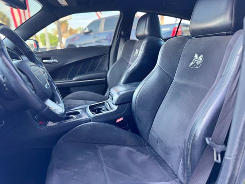 Used 2017 Dodge Charger R/T Scat Pack w/ Dynamics Package RWD image 32
