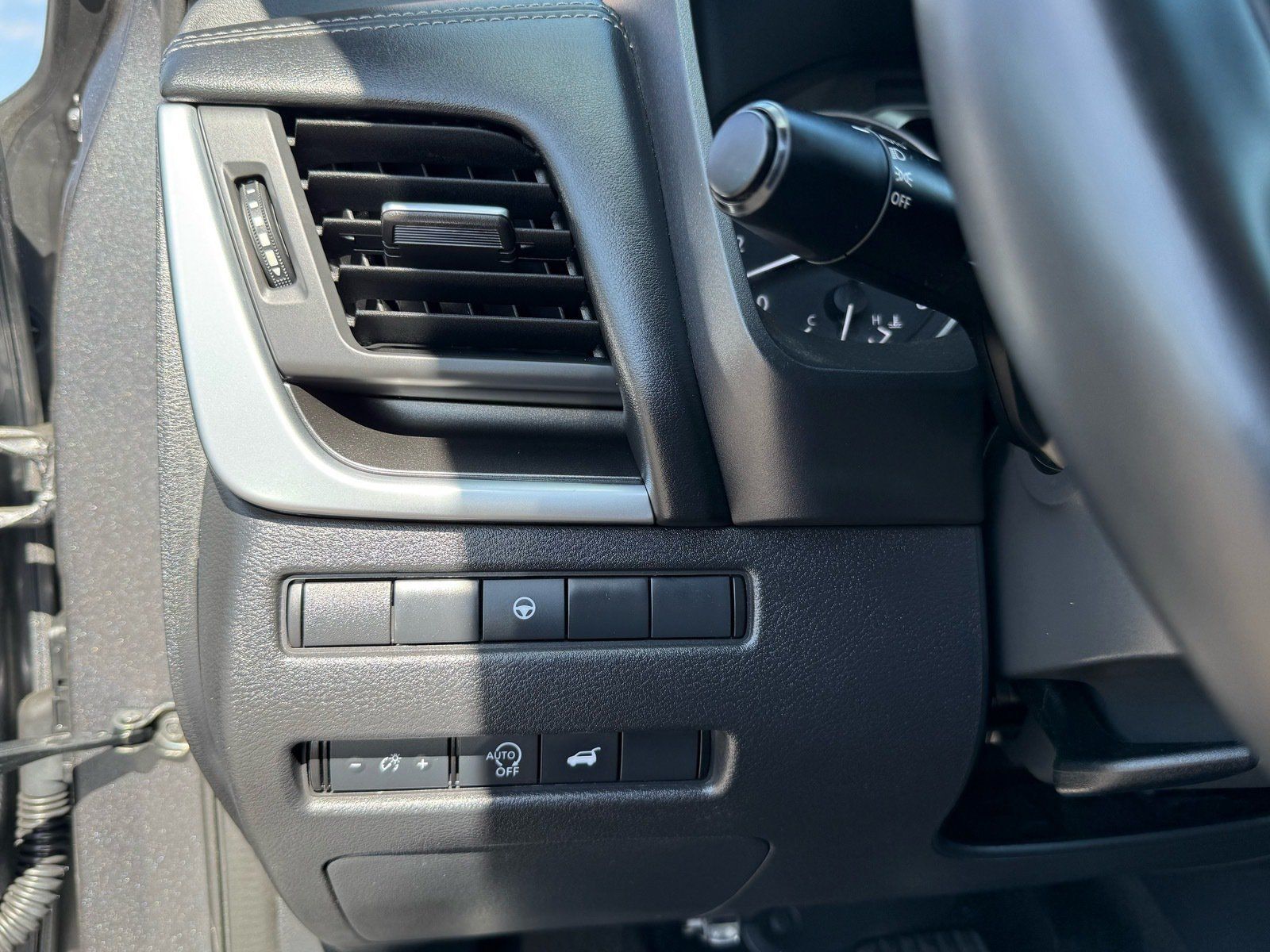 Used 2025 Nissan Rogue SV AWD/4WD image 15